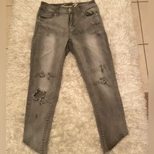 Seven7 Women’s Distressed Jean. Skinny Ankle